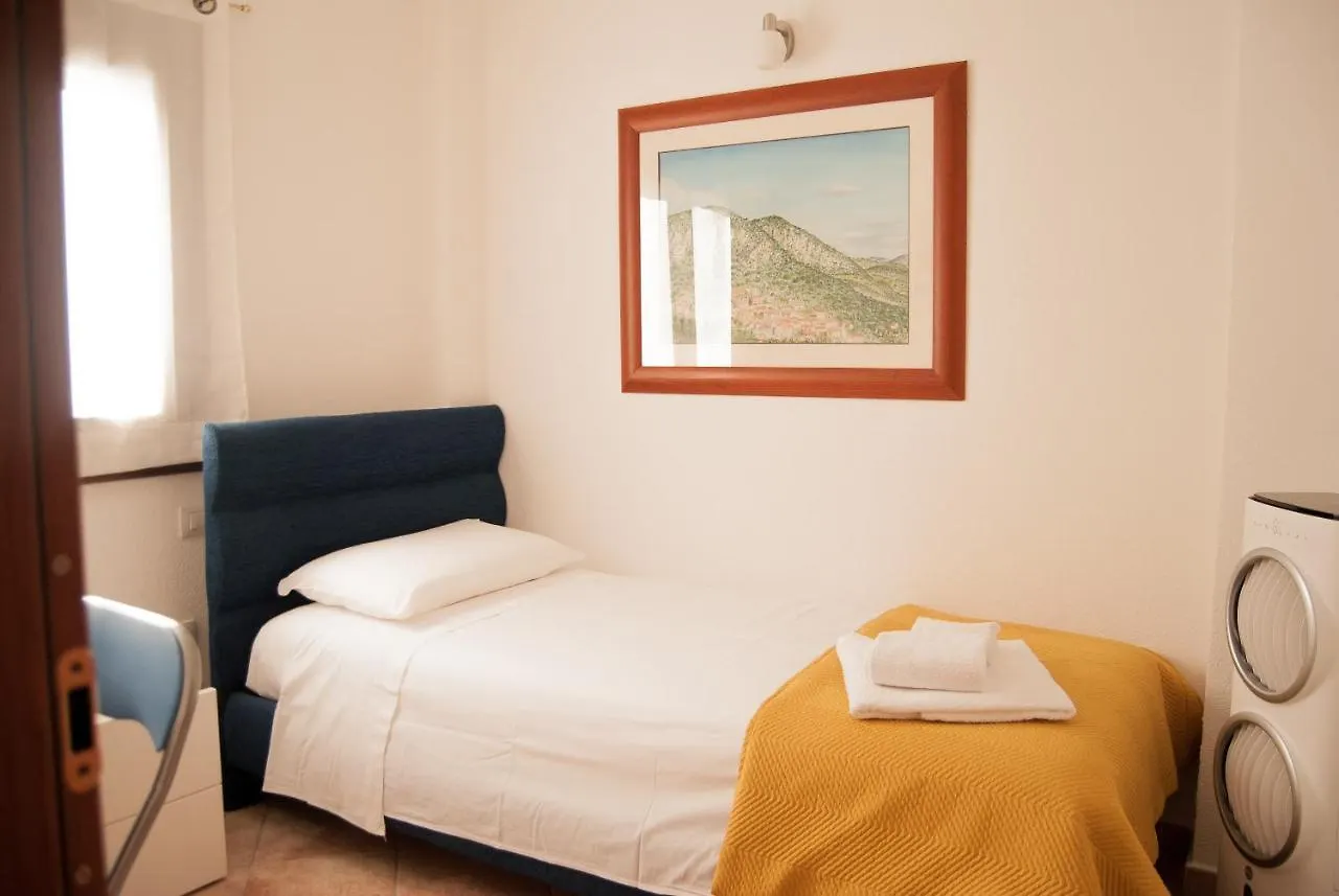 Semesterbostad Sotza'S Little House Villa Padru Italien